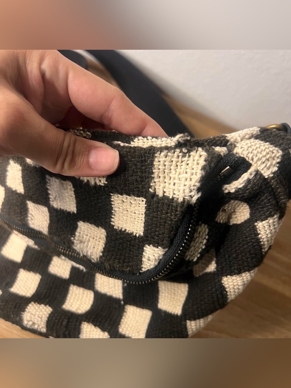 Jenna Bee checkered sling bag black & Cream - Picture 8 of 8